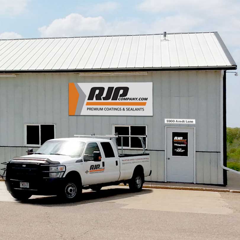 811x811 bldg-w-truck